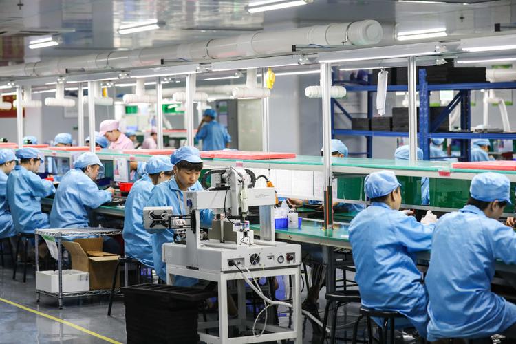造"家居產(chǎn)品,通過"中歐班列"銷往歐洲市場; 極米科技研發(fā)的一款智