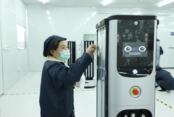 深蘭研發(fā)的智能機器人向海外出口